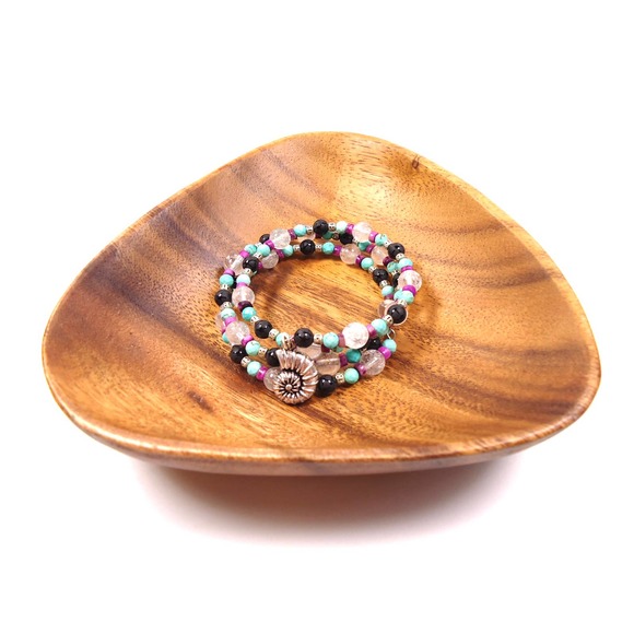 Shell Bracelet Handmade Jewelry Memory Wire Bracelet - Picture 2 of 3